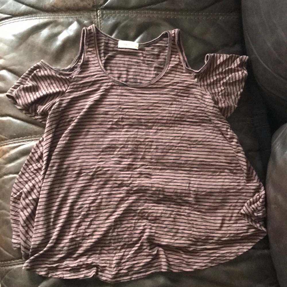 Cold shoulder tee